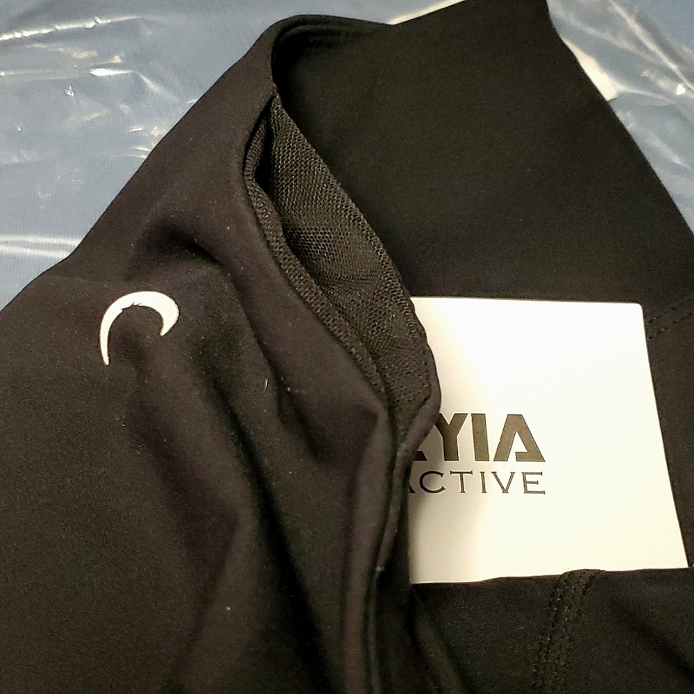 NWT Zyia Black Cuffed Mirage Mid-Rise 7/8 24" - 6-8 - Picture 5 of 9